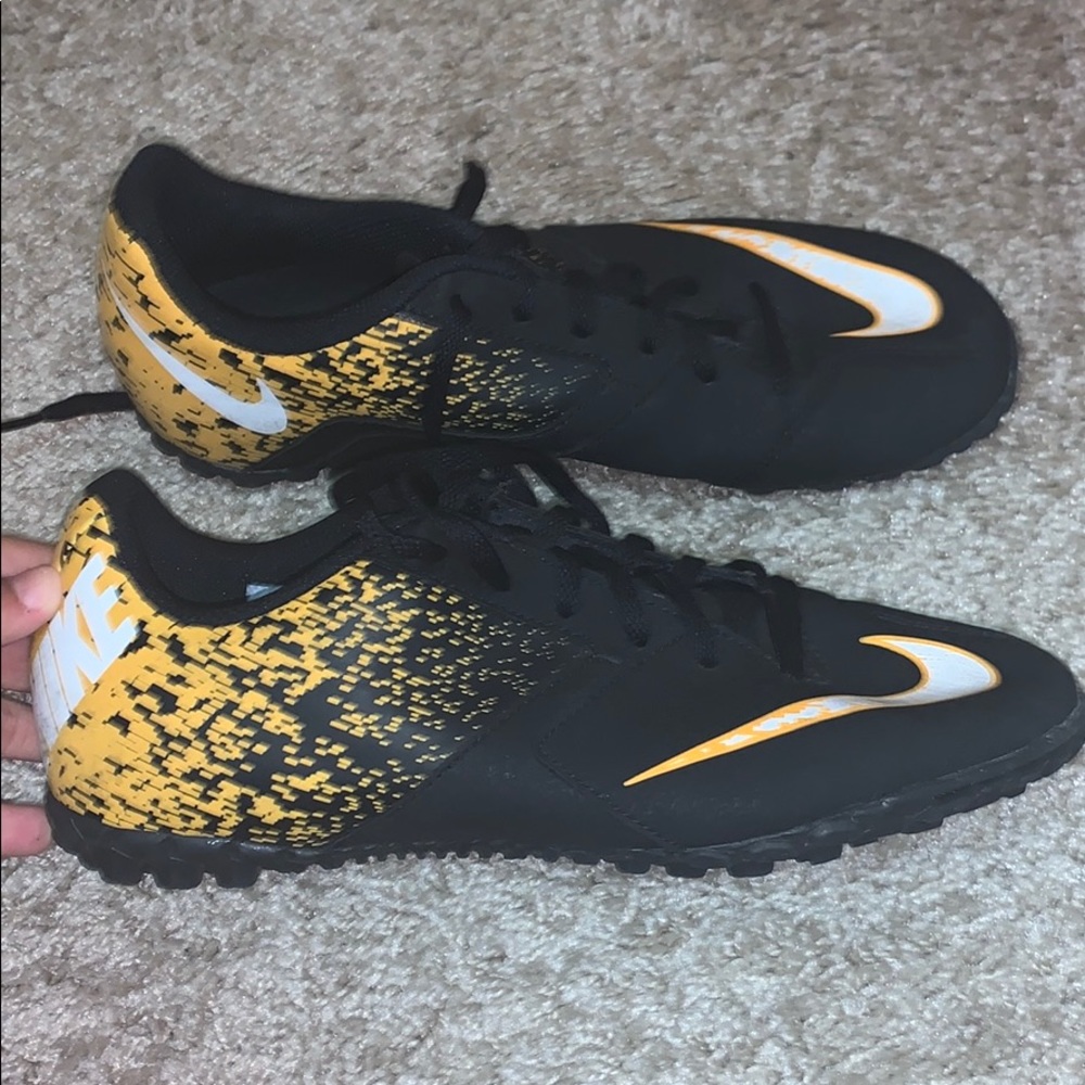 Nike soccer indoor soccer shoes size 6